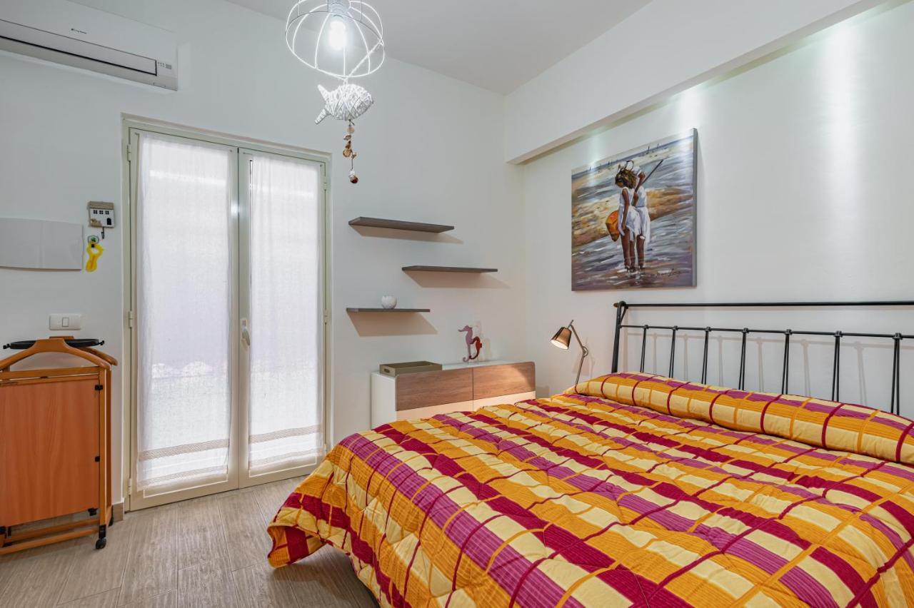 Appartamento Naxos Bay Flat With Terrace 50 Meters From The Sea Giardini Naxos Esterno foto