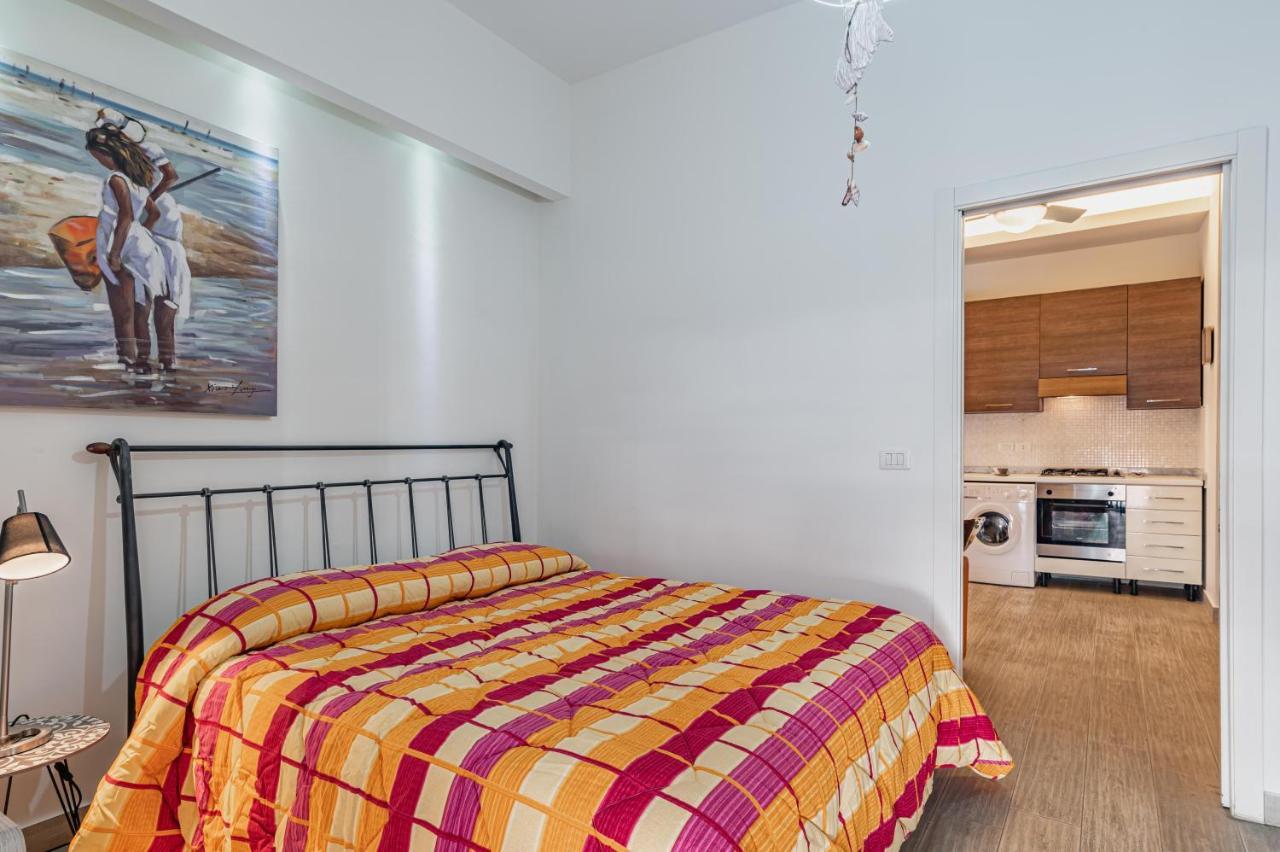 Appartamento Naxos Bay Flat With Terrace 50 Meters From The Sea Giardini Naxos Esterno foto