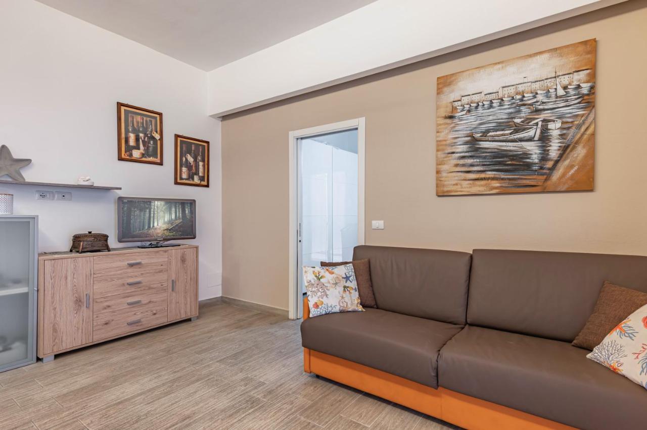 Appartamento Naxos Bay Flat With Terrace 50 Meters From The Sea Giardini Naxos Esterno foto
