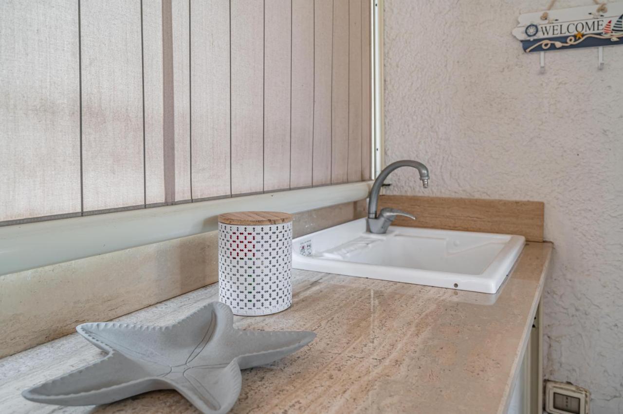 Appartamento Naxos Bay Flat With Terrace 50 Meters From The Sea Giardini Naxos Esterno foto