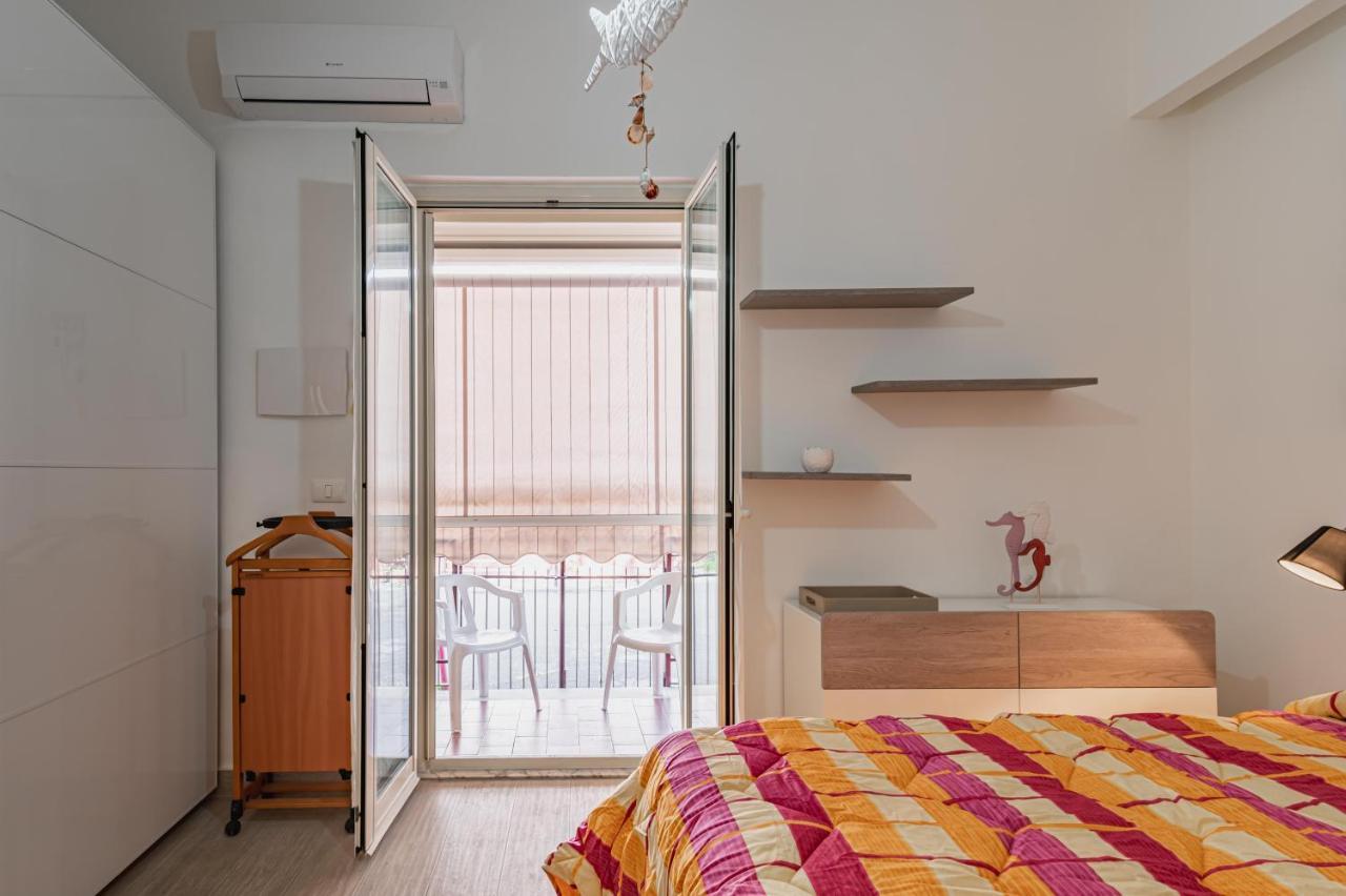 Appartamento Naxos Bay Flat With Terrace 50 Meters From The Sea Giardini Naxos Esterno foto