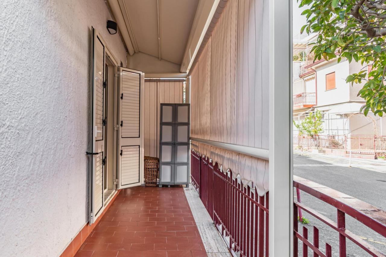 Appartamento Naxos Bay Flat With Terrace 50 Meters From The Sea Giardini Naxos Esterno foto
